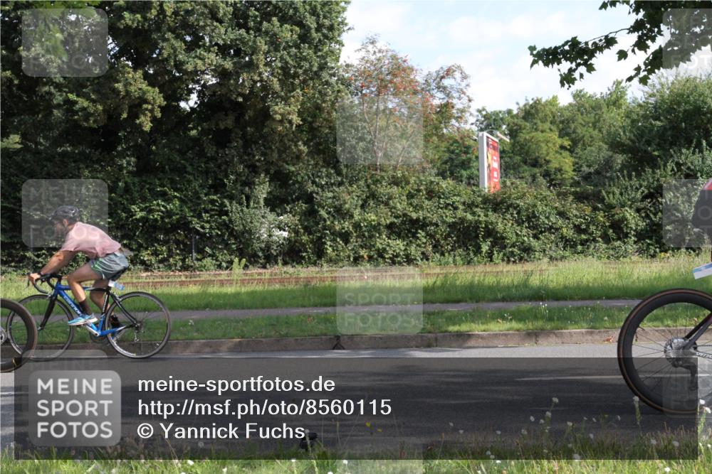 10.08.2025 - GEWOBA Citytriathlon Bremen Yannick Fuchs http://msf.ph/oto/8560115 10.08.2025 10:37:38 Radfahren 33, 49, 75, 123, 219, 375, 455, 474, 485, 501 meine-sportfotos.de