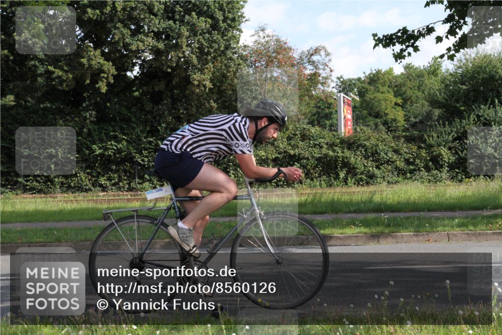 10.08.2025 - GEWOBA Citytriathlon Bremen Yannick Fuchs http://msf.ph/oto/8560126 10.08.2025 10:37:38 Radfahren 33, 49, 75, 123, 219, 375, 455, 474, 485, 501 meine-sportfotos.de