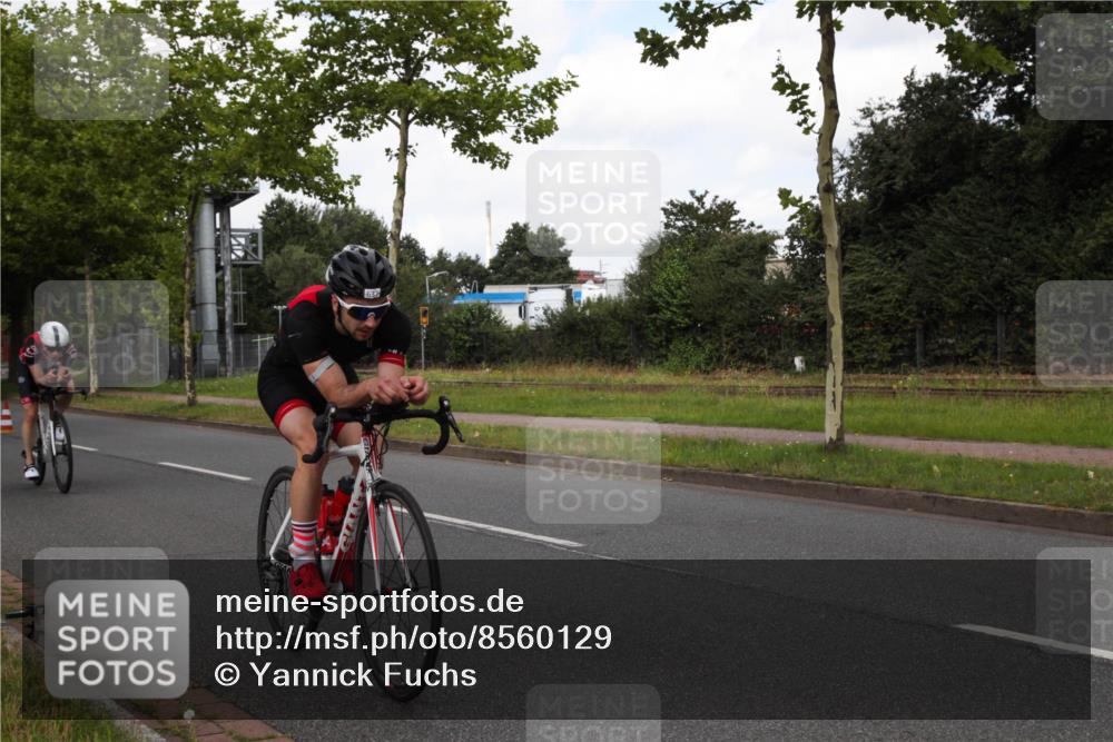 10.08.2025 - GEWOBA Citytriathlon Bremen Yannick Fuchs http://msf.ph/oto/8560129 10.08.2025 12:02:46 Radfahren 566, 637 meine-sportfotos.de