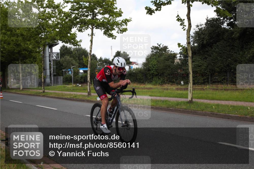 10.08.2025 - GEWOBA Citytriathlon Bremen Yannick Fuchs http://msf.ph/oto/8560141 10.08.2025 12:02:59 Radfahren 556, 566, 637 meine-sportfotos.de