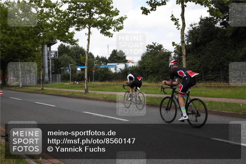 10.08.2025 - GEWOBA Citytriathlon Bremen Yannick Fuchs http://msf.ph/oto/8560147 10.08.2025 12:03:03 Radfahren 556, 739 meine-sportfotos.de