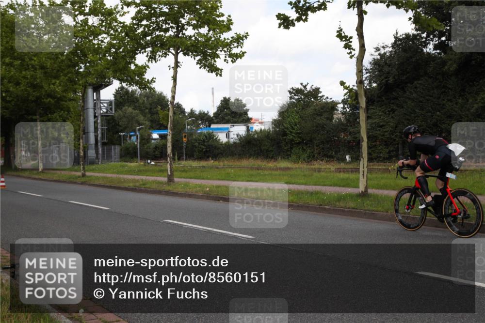 10.08.2025 - GEWOBA Citytriathlon Bremen Yannick Fuchs http://msf.ph/oto/8560151 10.08.2025 12:03:09 Radfahren 556, 739 meine-sportfotos.de