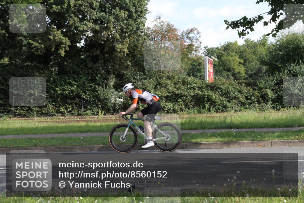 10.08.2025 - GEWOBA Citytriathlon Bremen Yannick Fuchs http://msf.ph/oto/8560152 10.08.2025 10:37:41 Radfahren 33, 49, 69, 75, 123, 219, 375, 402, 474, 485, 501 meine-sportfotos.de