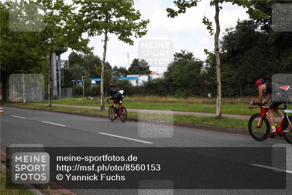 10.08.2025 - GEWOBA Citytriathlon Bremen Yannick Fuchs http://msf.ph/oto/8560153 10.08.2025 12:03:10 Radfahren 556, 739 meine-sportfotos.de