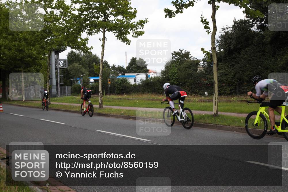 10.08.2025 - GEWOBA Citytriathlon Bremen Yannick Fuchs http://msf.ph/oto/8560159 10.08.2025 12:03:11 Radfahren 556, 739 meine-sportfotos.de