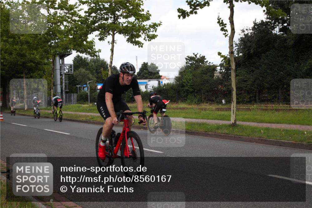 10.08.2025 - GEWOBA Citytriathlon Bremen Yannick Fuchs http://msf.ph/oto/8560167 10.08.2025 12:03:13 Radfahren 556, 739 meine-sportfotos.de