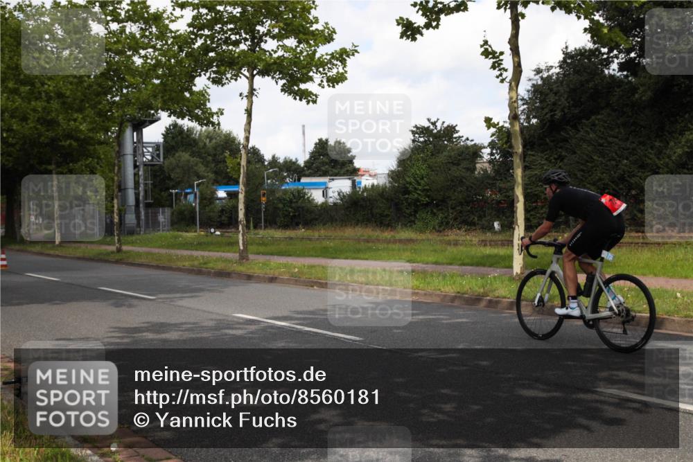 10.08.2025 - GEWOBA Citytriathlon Bremen Yannick Fuchs http://msf.ph/oto/8560181 10.08.2025 12:03:45 Radfahren 639, 662 meine-sportfotos.de