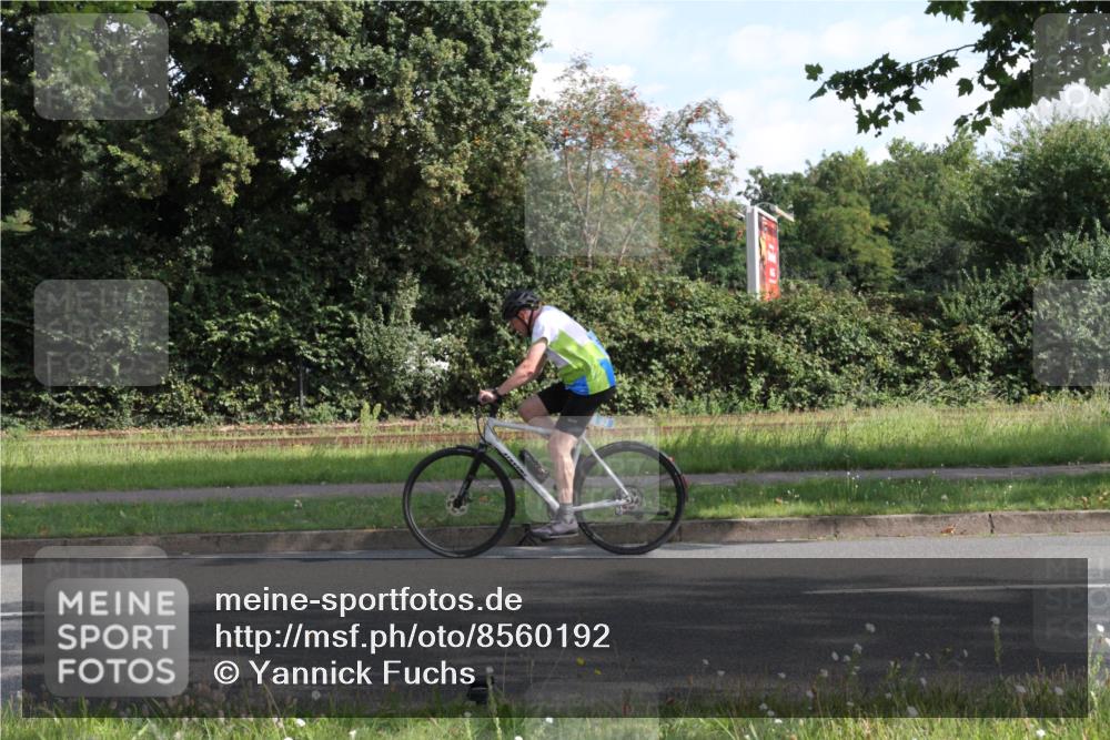 10.08.2025 - GEWOBA Citytriathlon Bremen Yannick Fuchs http://msf.ph/oto/8560192 10.08.2025 10:37:47 Radfahren 33, 49, 69, 75, 123, 219, 375, 402, 458, 474, 485, 501 meine-sportfotos.de