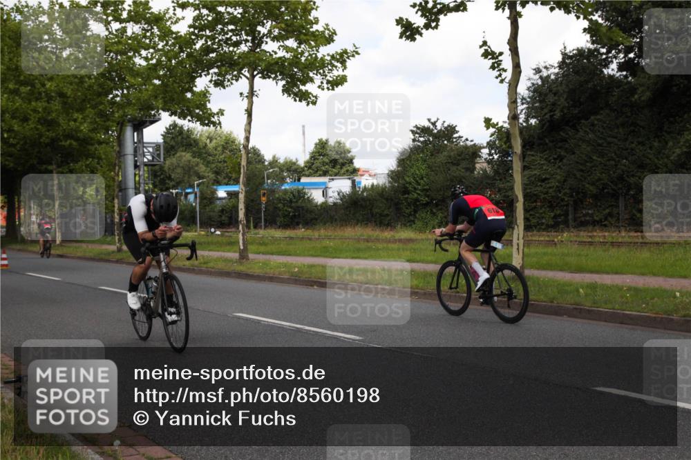 10.08.2025 - GEWOBA Citytriathlon Bremen Yannick Fuchs http://msf.ph/oto/8560198 10.08.2025 12:03:58 Radfahren 563, 565, 570, 599, 631, 639, 665 meine-sportfotos.de