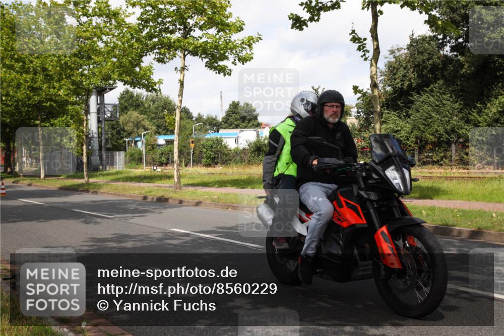 10.08.2025 - GEWOBA Citytriathlon Bremen Yannick Fuchs http://msf.ph/oto/8560229 10.08.2025 12:04:30 Radfahren 572, 719, 734 meine-sportfotos.de