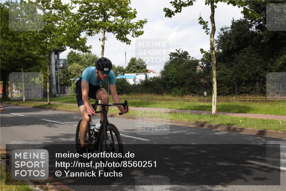 10.08.2025 - GEWOBA Citytriathlon Bremen Yannick Fuchs http://msf.ph/oto/8560251 10.08.2025 12:04:58 Radfahren 618, 690, 761 meine-sportfotos.de