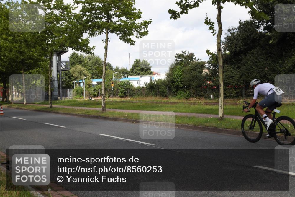 10.08.2025 - GEWOBA Citytriathlon Bremen Yannick Fuchs http://msf.ph/oto/8560253 10.08.2025 12:05:02 Radfahren 618, 690, 701 meine-sportfotos.de