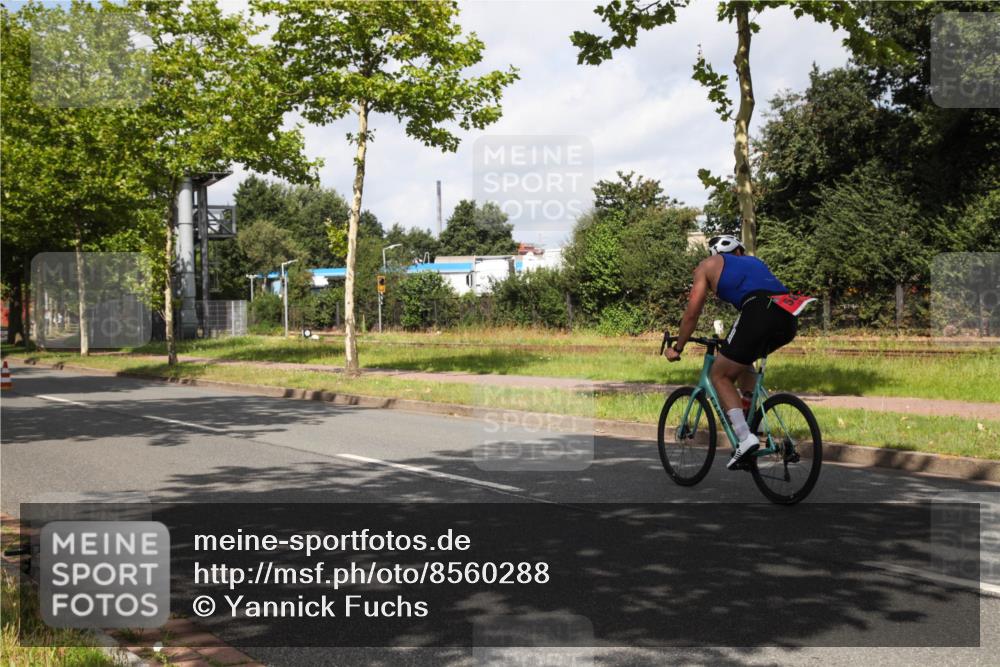 10.08.2025 - GEWOBA Citytriathlon Bremen Yannick Fuchs http://msf.ph/oto/8560288 10.08.2025 12:05:45 Radfahren 1027 meine-sportfotos.de