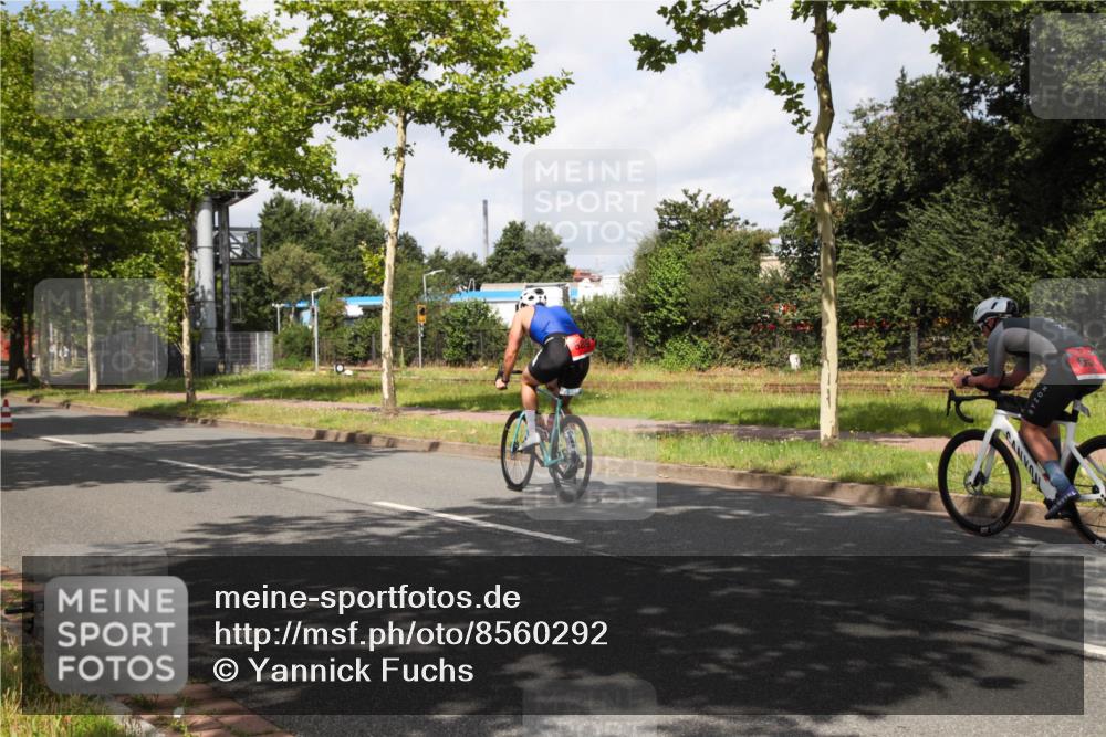 10.08.2025 - GEWOBA Citytriathlon Bremen Yannick Fuchs http://msf.ph/oto/8560292 10.08.2025 12:05:45 Radfahren 1027 meine-sportfotos.de