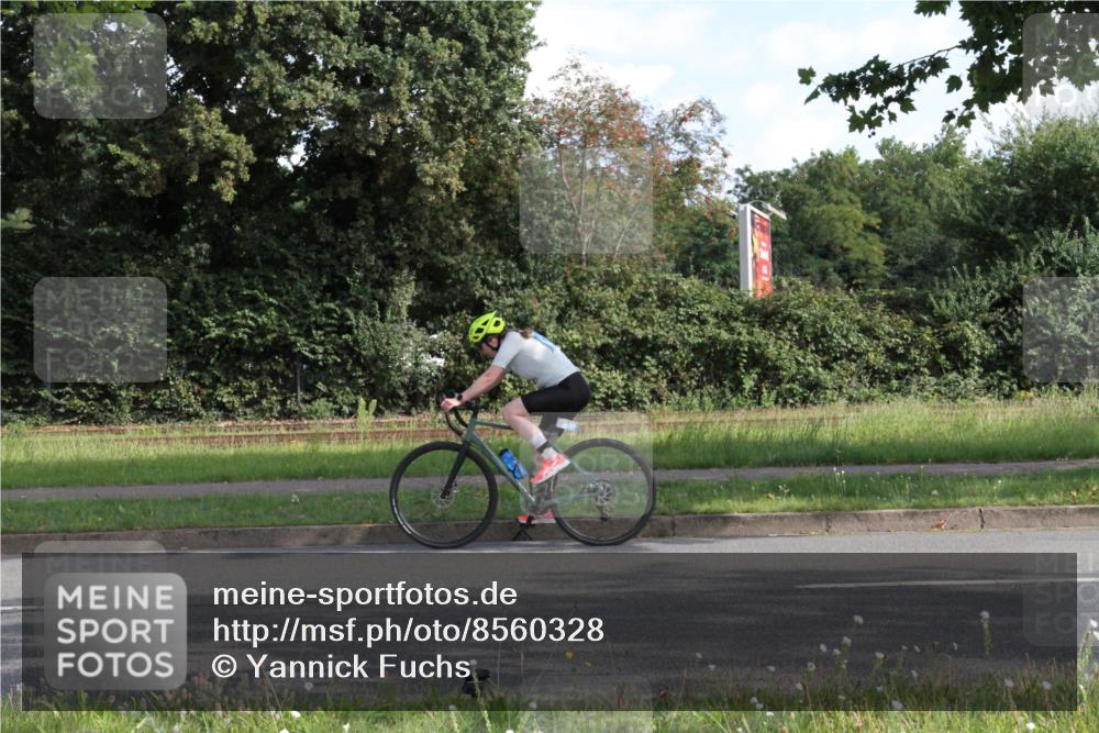 10.08.2025 - GEWOBA Citytriathlon Bremen Yannick Fuchs http://msf.ph/oto/8560328 10.08.2025 10:38:04 Radfahren 69, 402, 458, 482 meine-sportfotos.de