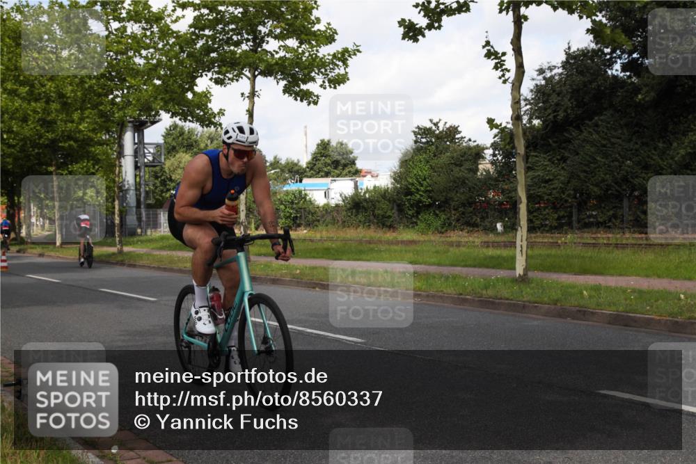 10.08.2025 - GEWOBA Citytriathlon Bremen Yannick Fuchs http://msf.ph/oto/8560337 10.08.2025 12:06:33 Radfahren 580, 613, 614, 634, 658, 714 meine-sportfotos.de