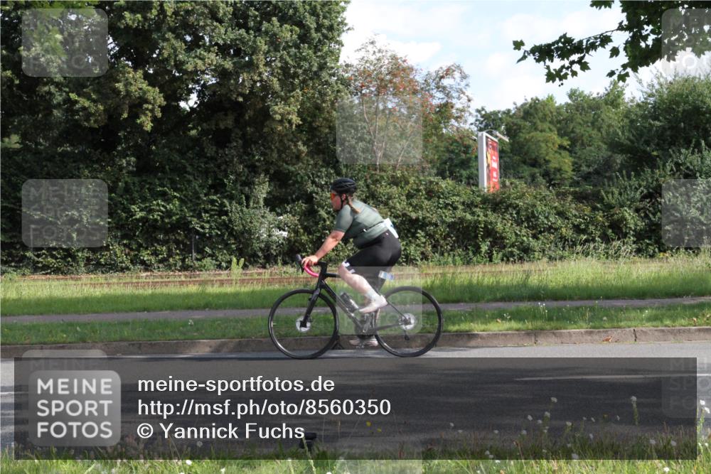 10.08.2025 - GEWOBA Citytriathlon Bremen Yannick Fuchs http://msf.ph/oto/8560350 10.08.2025 10:38:07 Radfahren 19, 93, 207, 247, 458, 482 meine-sportfotos.de