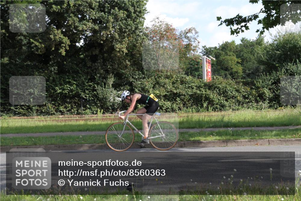 10.08.2025 - GEWOBA Citytriathlon Bremen Yannick Fuchs http://msf.ph/oto/8560363 10.08.2025 10:38:10 Radfahren 5, 19, 93, 207, 247, 482 meine-sportfotos.de