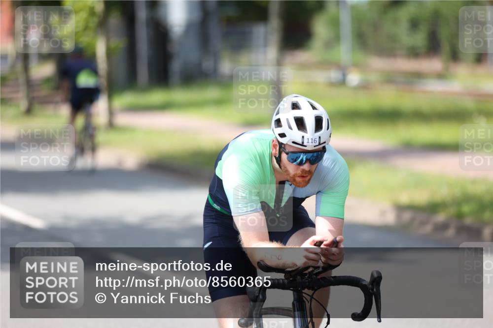 10.08.2025 - GEWOBA Citytriathlon Bremen Yannick Fuchs http://msf.ph/oto/8560365 10.08.2025 14:19:01 Radfahren 101, 106, 116, 139, 261, 264 meine-sportfotos.de