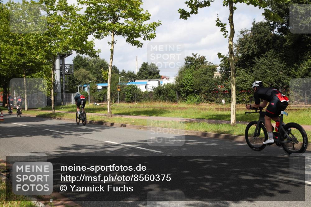 10.08.2025 - GEWOBA Citytriathlon Bremen Yannick Fuchs http://msf.ph/oto/8560375 10.08.2025 12:06:52 Radfahren 613, 714 meine-sportfotos.de