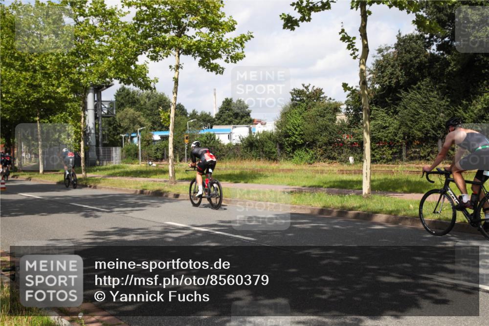 10.08.2025 - GEWOBA Citytriathlon Bremen Yannick Fuchs http://msf.ph/oto/8560379 10.08.2025 12:06:52 Radfahren 613, 714 meine-sportfotos.de