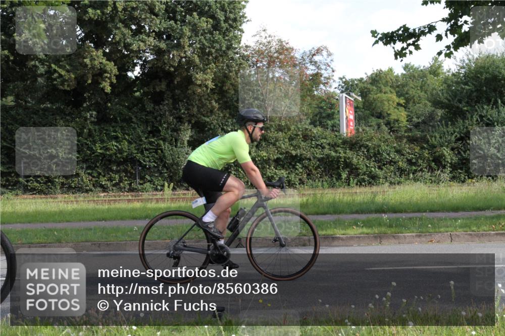 10.08.2025 - GEWOBA Citytriathlon Bremen Yannick Fuchs http://msf.ph/oto/8560386 10.08.2025 10:38:18 Radfahren 5, 19, 93, 101, 207, 247, 391, 463, 482 meine-sportfotos.de