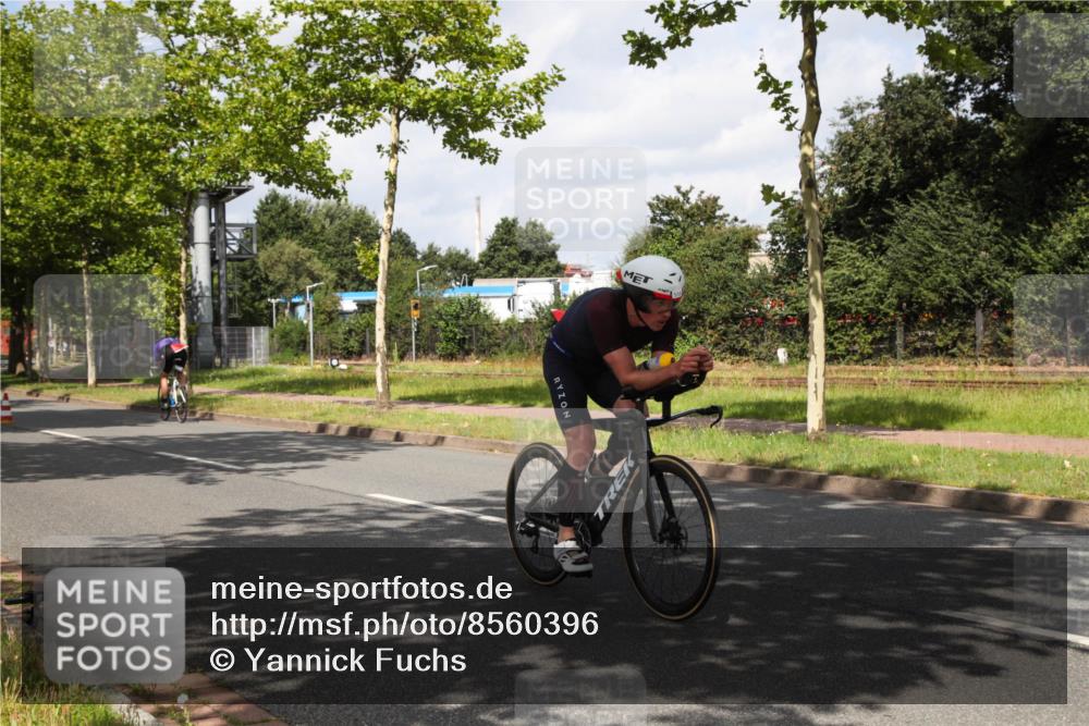 10.08.2025 - GEWOBA Citytriathlon Bremen Yannick Fuchs http://msf.ph/oto/8560396 10.08.2025 12:07:04 Radfahren 558, 623 meine-sportfotos.de