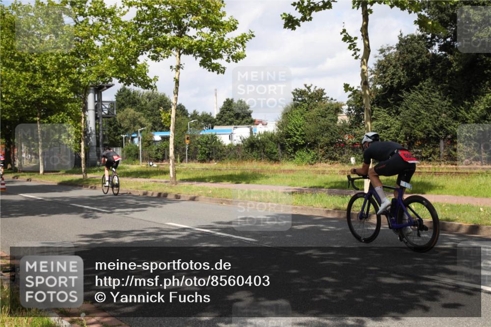 10.08.2025 - GEWOBA Citytriathlon Bremen Yannick Fuchs http://msf.ph/oto/8560403 10.08.2025 12:07:06 Radfahren 558, 623 meine-sportfotos.de