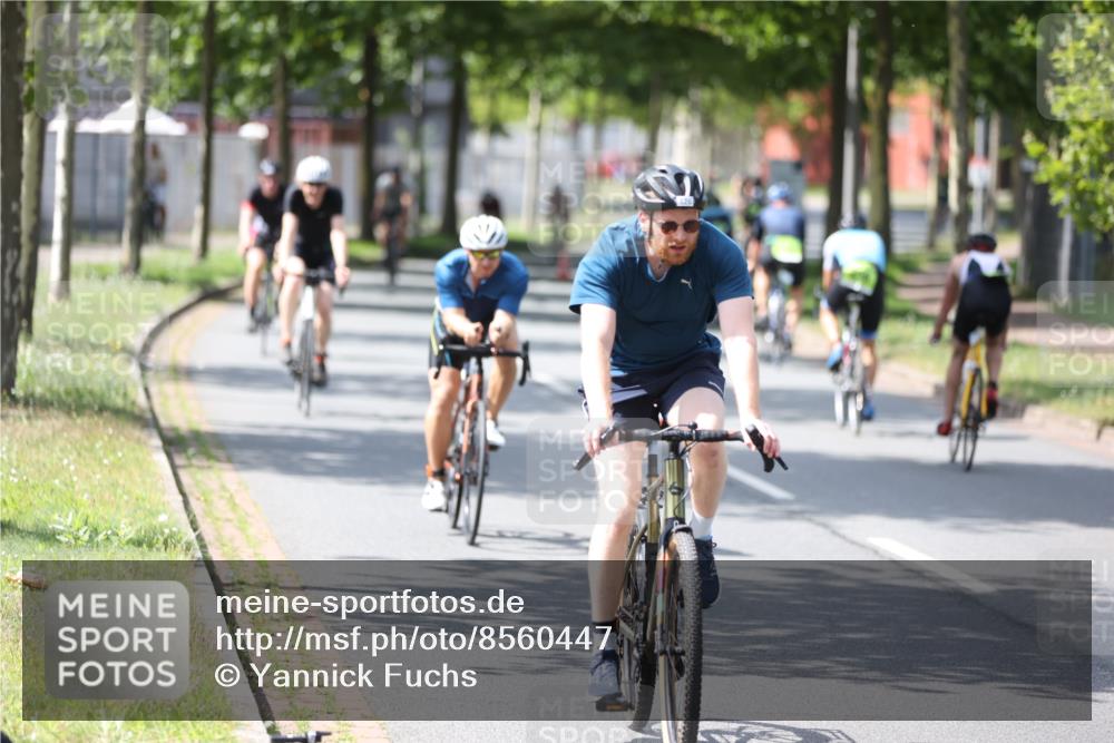 10.08.2025 - GEWOBA Citytriathlon Bremen Yannick Fuchs http://msf.ph/oto/8560447 10.08.2025 14:19:16 Radfahren 101, 124, 126, 139, 162, 201, 227, 239, 254 meine-sportfotos.de
