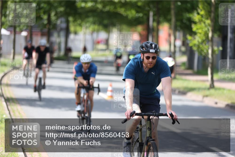 10.08.2025 - GEWOBA Citytriathlon Bremen Yannick Fuchs http://msf.ph/oto/8560453 10.08.2025 14:19:16 Radfahren 101, 124, 126, 139, 162, 201, 227, 239, 254 meine-sportfotos.de