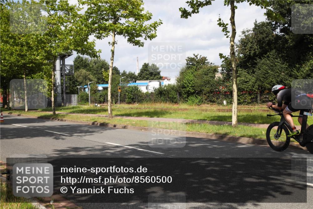 10.08.2025 - GEWOBA Citytriathlon Bremen Yannick Fuchs http://msf.ph/oto/8560500 10.08.2025 12:07:57 Radfahren 574, 609, 646, 660, 696, 698, 706, 721, 723, 879 meine-sportfotos.de