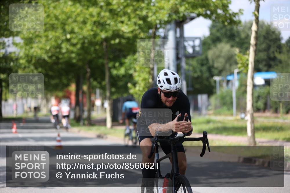 10.08.2025 - GEWOBA Citytriathlon Bremen Yannick Fuchs http://msf.ph/oto/8560621 10.08.2025 12:43:02 Radfahren 612, 628, 644, 677, 684, 710, 846, 850, 871, 889, 909 meine-sportfotos.de
