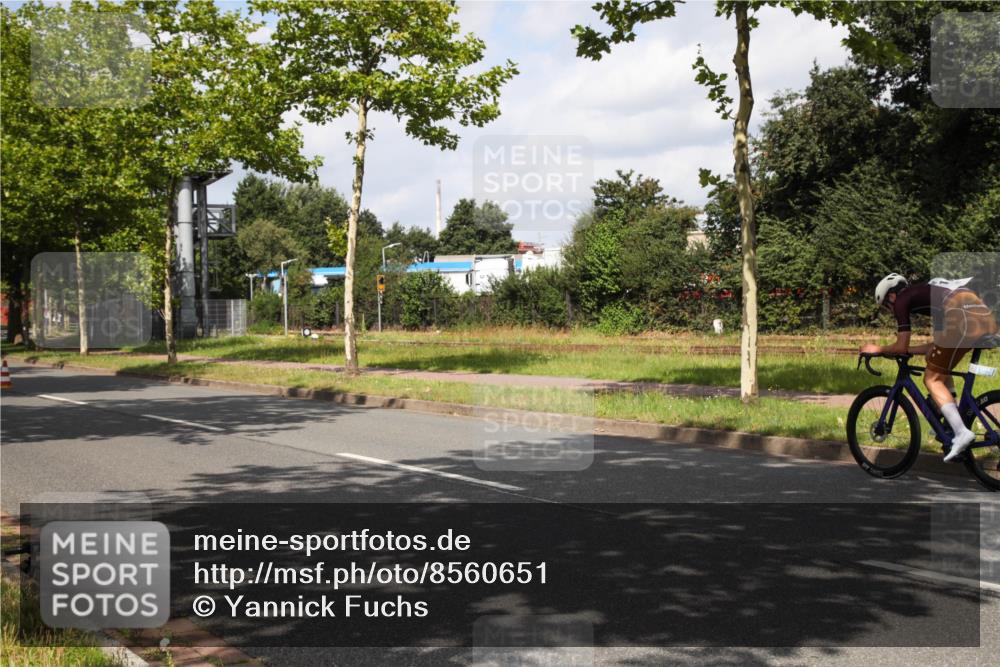 10.08.2025 - GEWOBA Citytriathlon Bremen Yannick Fuchs http://msf.ph/oto/8560651 10.08.2025 12:09:22 Radfahren 611, 633, 674, 731, 779, 814, 837, 871, 880, 890, 896 meine-sportfotos.de