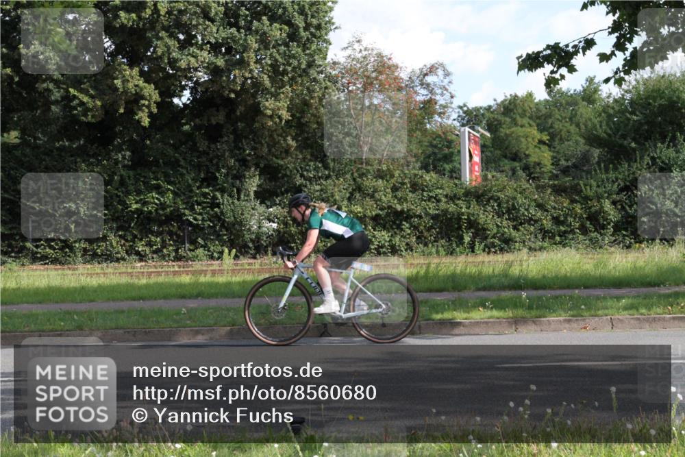 10.08.2025 - GEWOBA Citytriathlon Bremen Yannick Fuchs http://msf.ph/oto/8560680 10.08.2025 10:38:45 Radfahren 31, 63, 119, 163, 211, 429, 443, 506, 513 meine-sportfotos.de