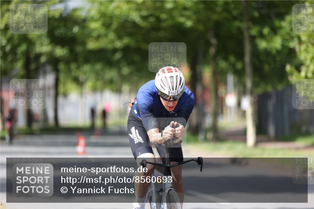 10.08.2025 - GEWOBA Citytriathlon Bremen Yannick Fuchs http://msf.ph/oto/8560693 10.08.2025 12:43:11 Radfahren 612, 628, 677, 684, 710, 871, 885, 889, 945, 964, 1038 meine-sportfotos.de