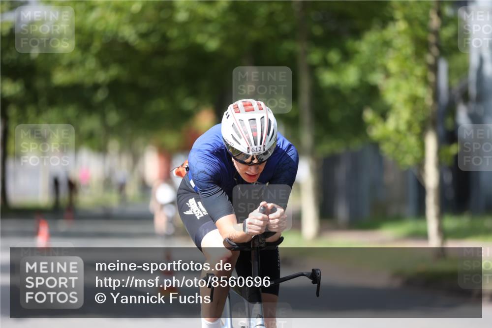 10.08.2025 - GEWOBA Citytriathlon Bremen Yannick Fuchs http://msf.ph/oto/8560696 10.08.2025 12:43:11 Radfahren 612, 628, 677, 684, 710, 871, 885, 889, 945, 964, 1038 meine-sportfotos.de