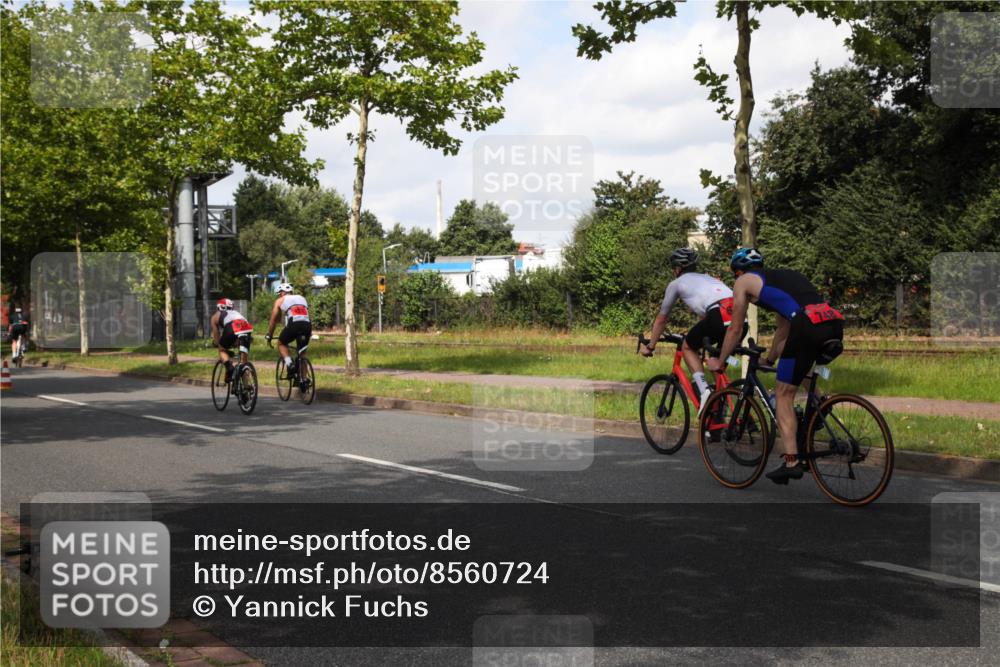 10.08.2025 - GEWOBA Citytriathlon Bremen Yannick Fuchs http://msf.ph/oto/8560724 10.08.2025 12:09:53 Radfahren 586, 607, 628, 688, 697, 703, 732, 830, 849 meine-sportfotos.de