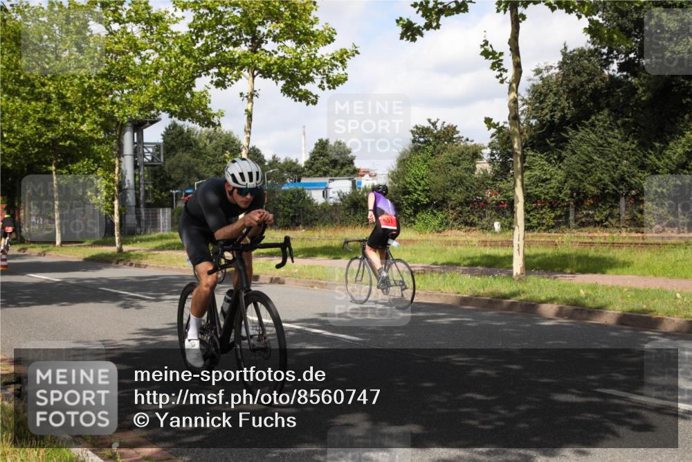 10.08.2025 - GEWOBA Citytriathlon Bremen Yannick Fuchs http://msf.ph/oto/8560747 10.08.2025 12:09:57 Radfahren 586, 607, 628, 688, 697, 732, 830, 849 meine-sportfotos.de
