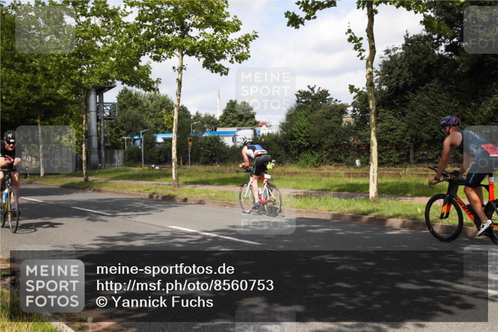 10.08.2025 - GEWOBA Citytriathlon Bremen Yannick Fuchs http://msf.ph/oto/8560753 10.08.2025 12:10:01 Radfahren 586, 607, 628, 688, 732, 830, 849, 1024 meine-sportfotos.de