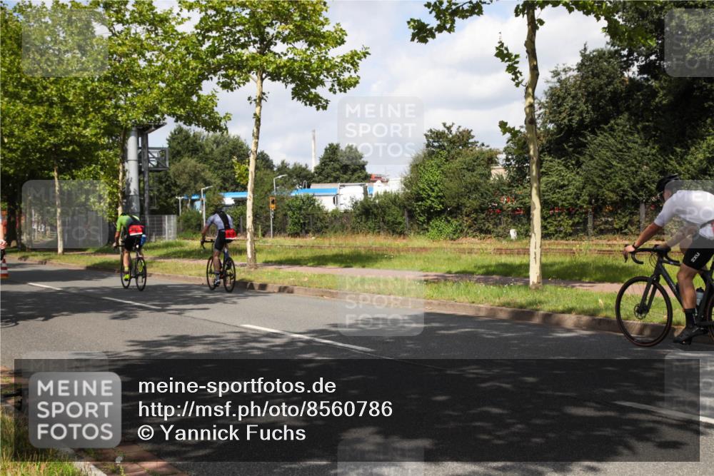 10.08.2025 - GEWOBA Citytriathlon Bremen Yannick Fuchs http://msf.ph/oto/8560786 10.08.2025 12:10:20 Radfahren 647, 710, 889, 1024 meine-sportfotos.de