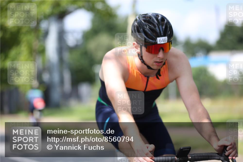 10.08.2025 - GEWOBA Citytriathlon Bremen Yannick Fuchs http://msf.ph/oto/8560794 10.08.2025 12:43:23 Radfahren 612, 646, 835, 885, 945, 955, 964, 1038 meine-sportfotos.de