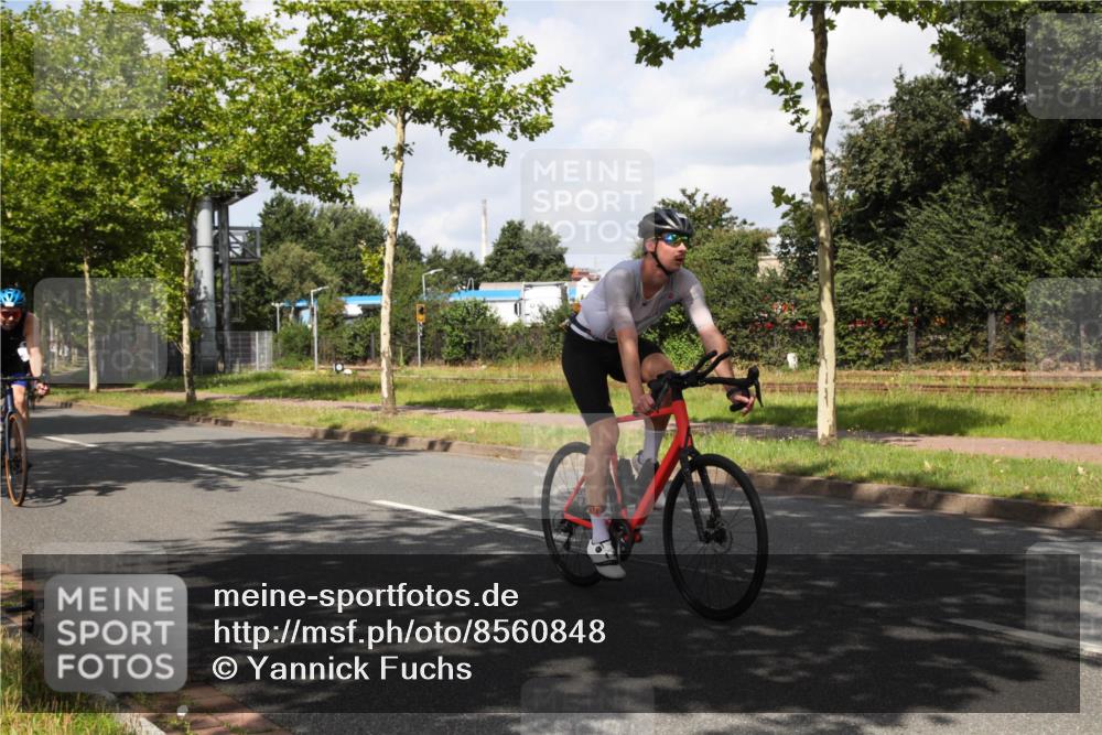 10.08.2025 - GEWOBA Citytriathlon Bremen Yannick Fuchs http://msf.ph/oto/8560848 10.08.2025 12:10:44 Radfahren 573, 622, 629, 644, 647, 651, 656, 659, 685, 712, 716, 722, 730, 748, 755, 819, 889, 898, 1014 meine-sportfotos.de