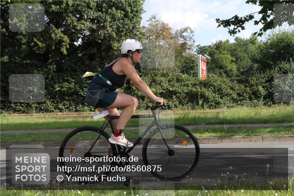 10.08.2025 - GEWOBA Citytriathlon Bremen Yannick Fuchs http://msf.ph/oto/8560875 10.08.2025 10:39:06 Radfahren 35, 111, 113, 165, 215, 417, 472, 498, 499 meine-sportfotos.de