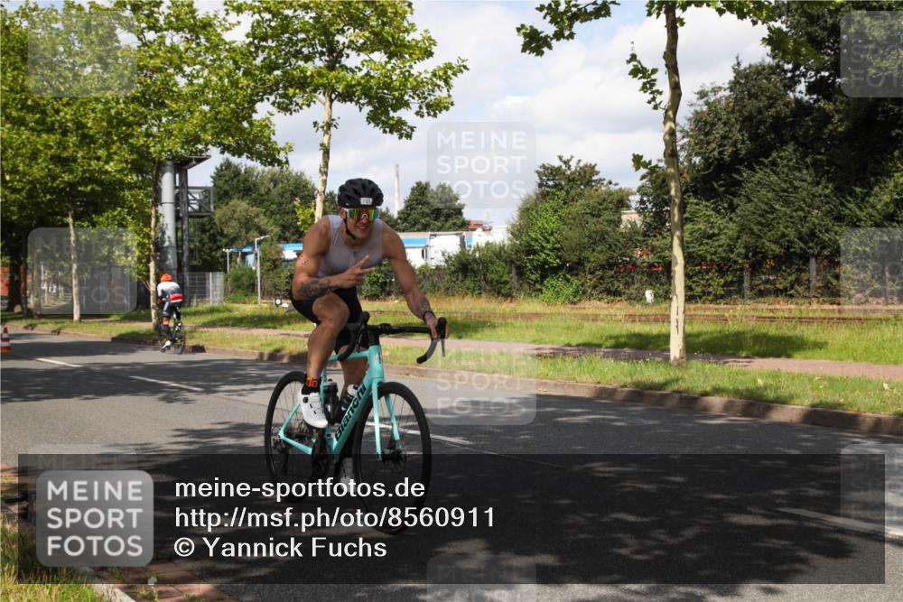 10.08.2025 - GEWOBA Citytriathlon Bremen Yannick Fuchs http://msf.ph/oto/8560911 10.08.2025 12:11:19 Radfahren 575, 645, 669, 679, 687, 713, 835, 894 meine-sportfotos.de