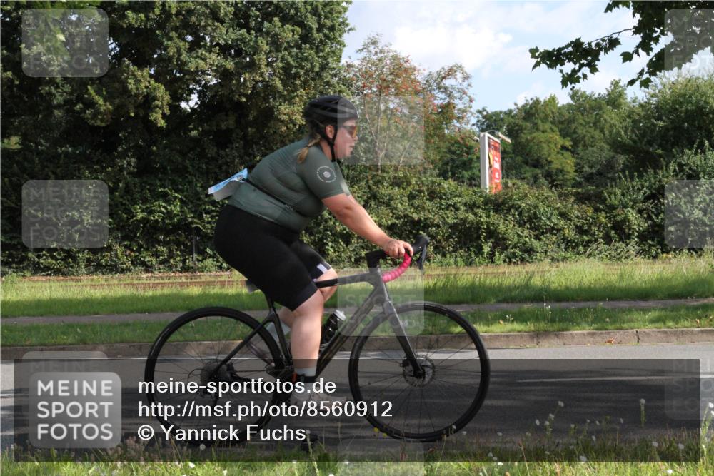 10.08.2025 - GEWOBA Citytriathlon Bremen Yannick Fuchs http://msf.ph/oto/8560912 10.08.2025 10:39:10 Radfahren 35, 107, 111, 113, 165, 215, 417, 472, 481, 498, 499 meine-sportfotos.de