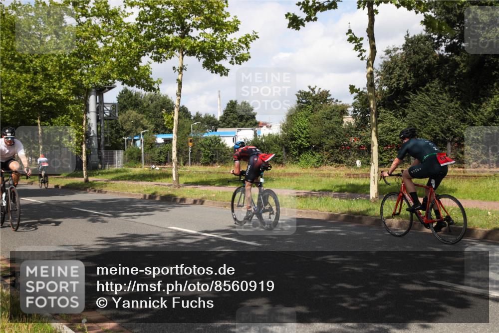 10.08.2025 - GEWOBA Citytriathlon Bremen Yannick Fuchs http://msf.ph/oto/8560919 10.08.2025 12:11:19 Radfahren 575, 645, 669, 679, 687, 713, 835, 894 meine-sportfotos.de