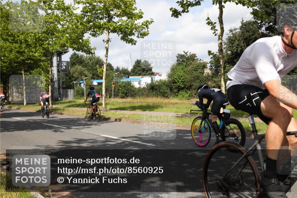 10.08.2025 - GEWOBA Citytriathlon Bremen Yannick Fuchs http://msf.ph/oto/8560925 10.08.2025 12:11:20 Radfahren 575, 645, 669, 679, 687, 713, 835, 894, 1038 meine-sportfotos.de