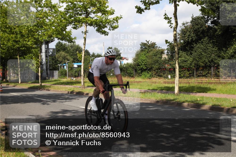 10.08.2025 - GEWOBA Citytriathlon Bremen Yannick Fuchs http://msf.ph/oto/8560943 10.08.2025 12:11:30 Radfahren 575, 578, 583, 645, 713, 894, 1038 meine-sportfotos.de