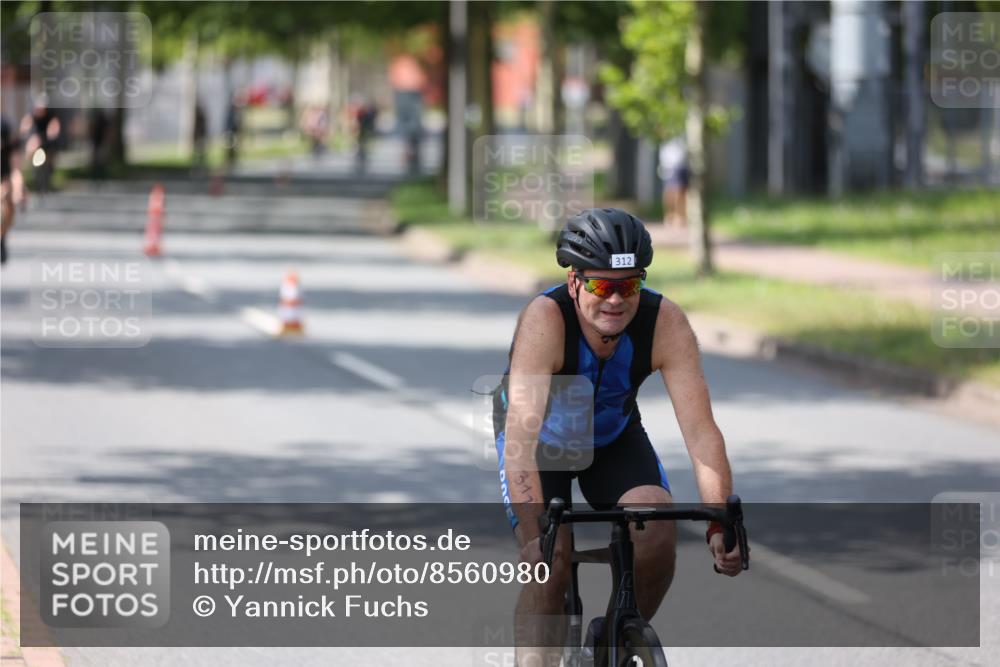 10.08.2025 - GEWOBA Citytriathlon Bremen Yannick Fuchs http://msf.ph/oto/8560980 10.08.2025 14:20:48 Radfahren 11, 56, 61, 69, 73, 110, 142, 145, 157, 216, 229, 266, 272, 274, 281, 312 meine-sportfotos.de