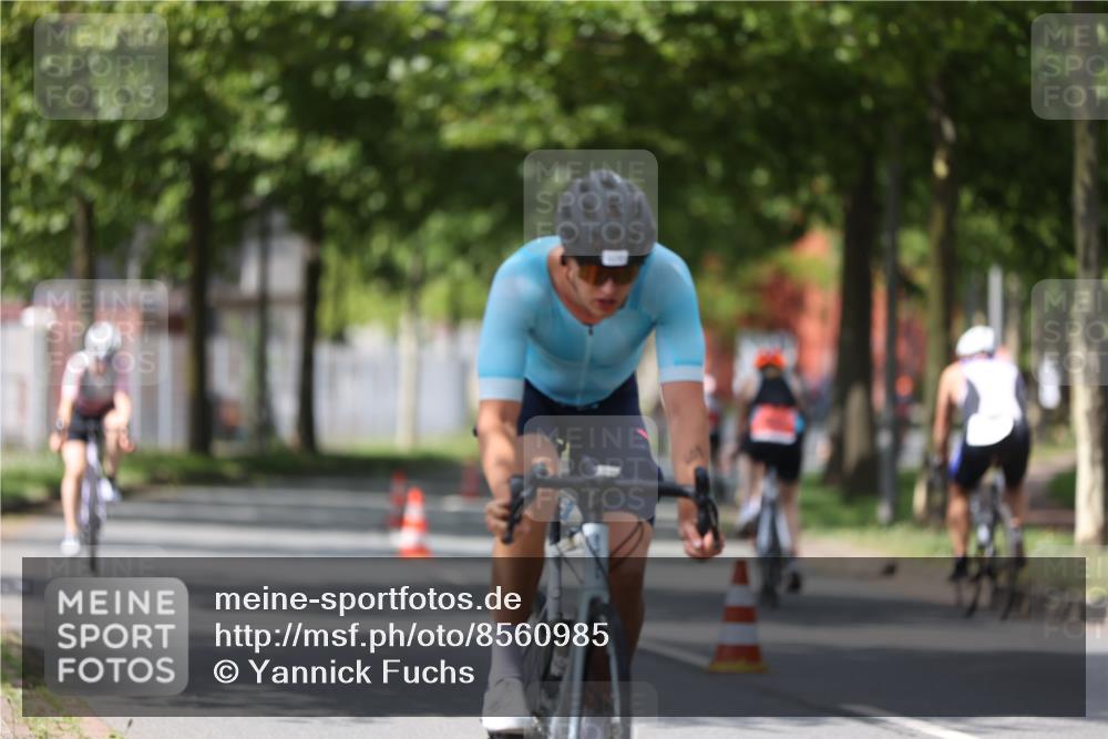 10.08.2025 - GEWOBA Citytriathlon Bremen Yannick Fuchs http://msf.ph/oto/8560985 10.08.2025 12:43:52 Radfahren 608, 842, 907, 925, 954, 1012, 1036 meine-sportfotos.de